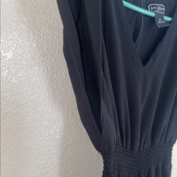 Black V-Neck Flutter Sleeve Cocktail Gown - Picture 10 of 10